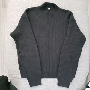 Uniqlo Size M Black Mockneck Sweater
